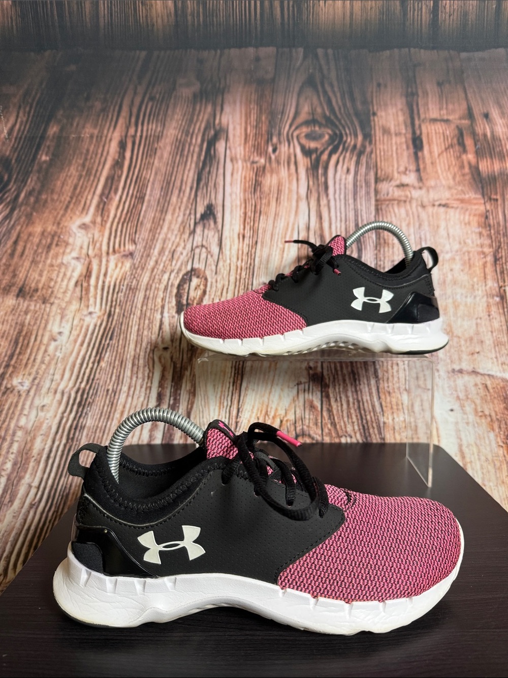 Under Armour Flow RN Sneakers Womens Sz 7.5